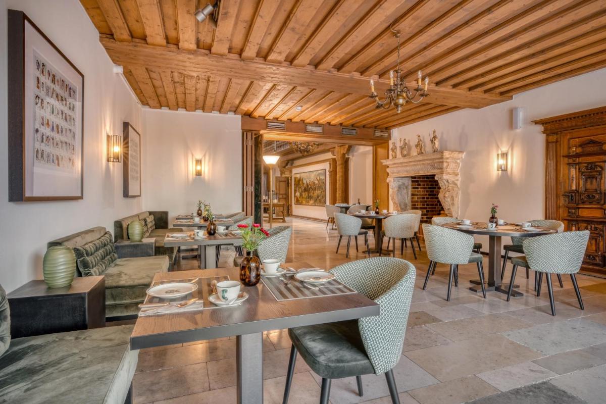 Hotel Eisenhut - Housity