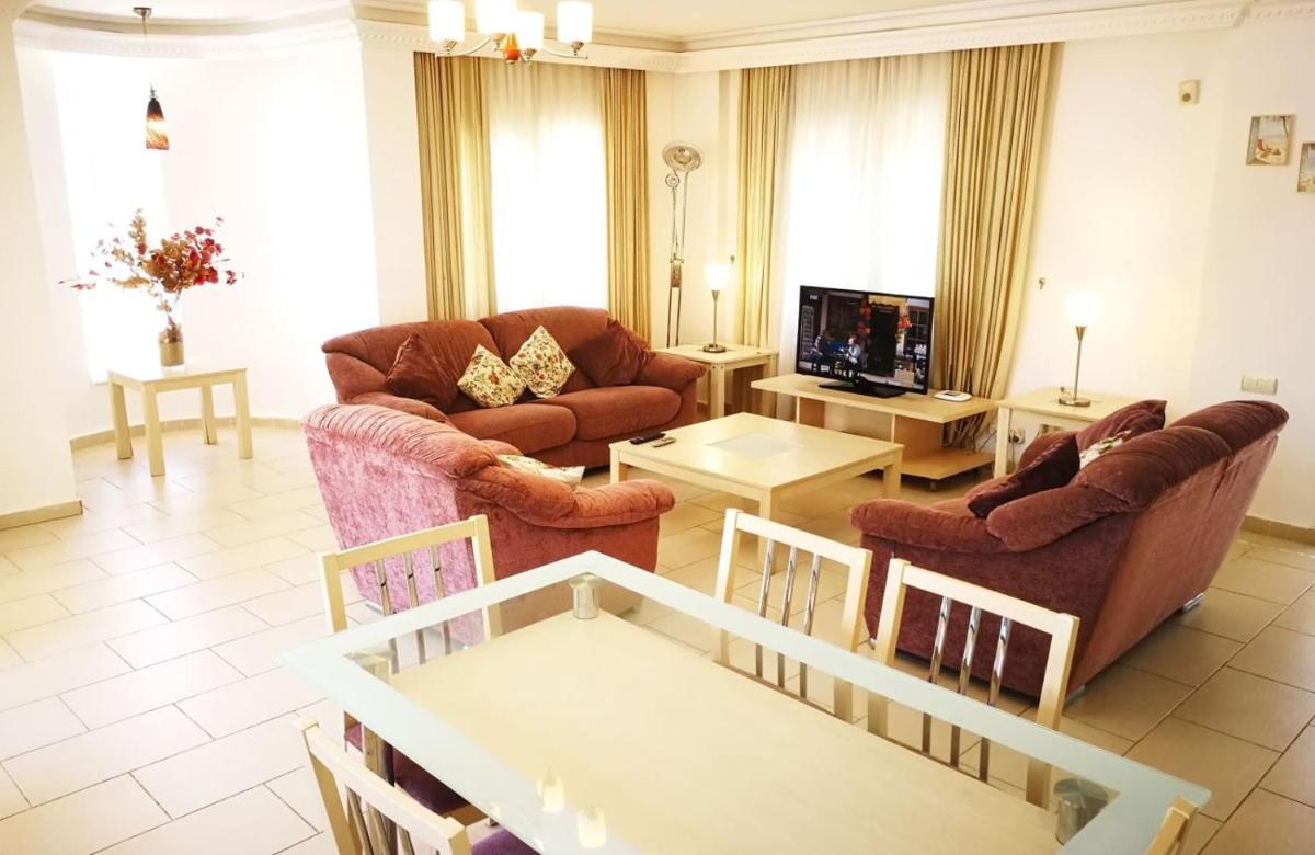 Invigorating Villa - Housity
