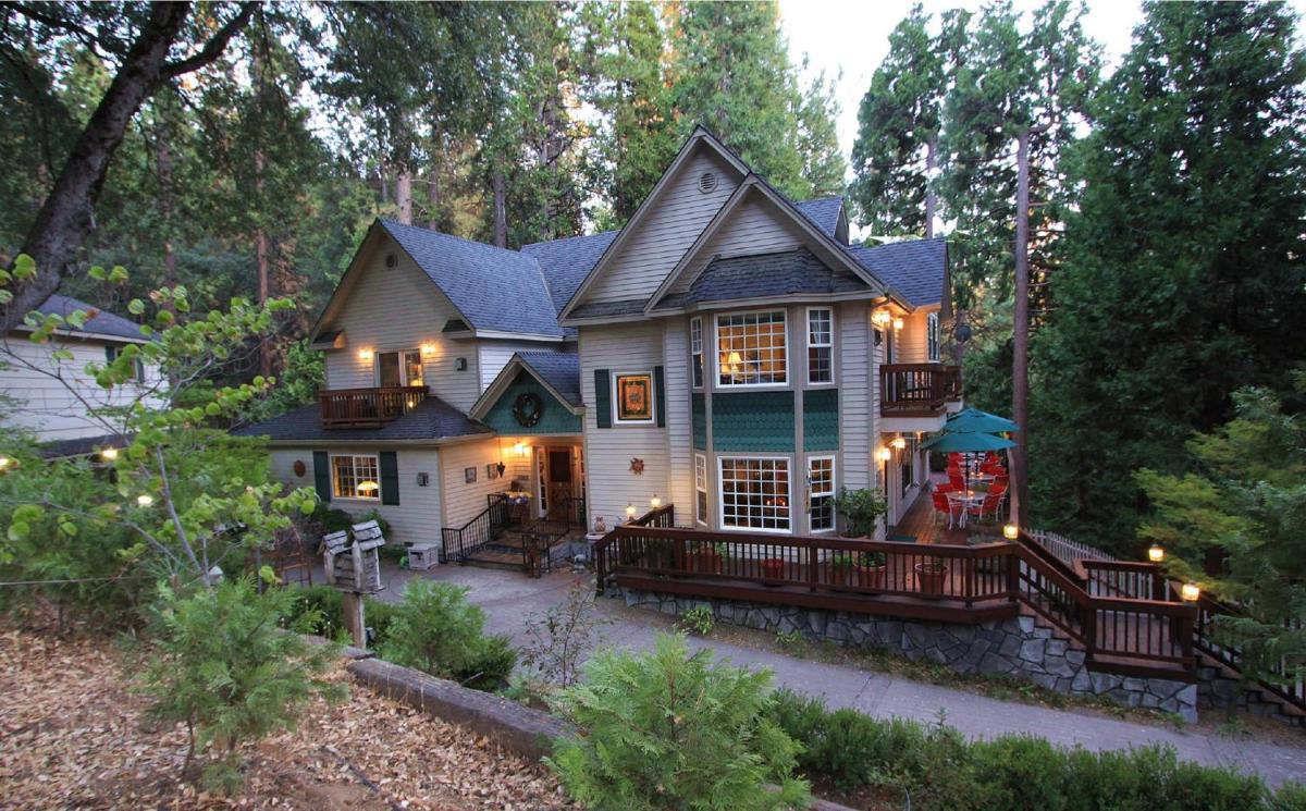 McCaffrey House Bed and Breakfast Inn - Housity