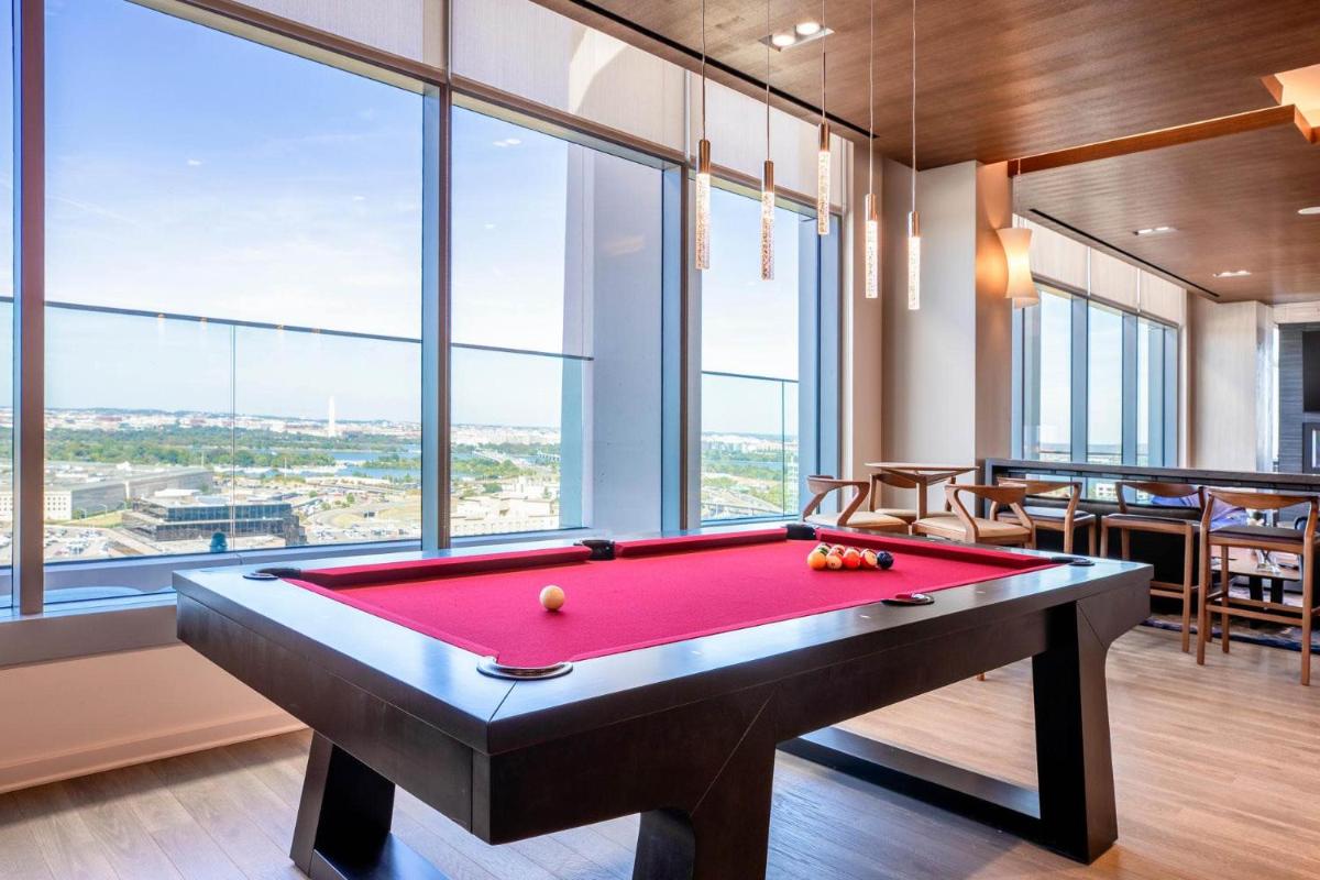 1 Bedroom Luxury Pentagon City Apartment - Housity