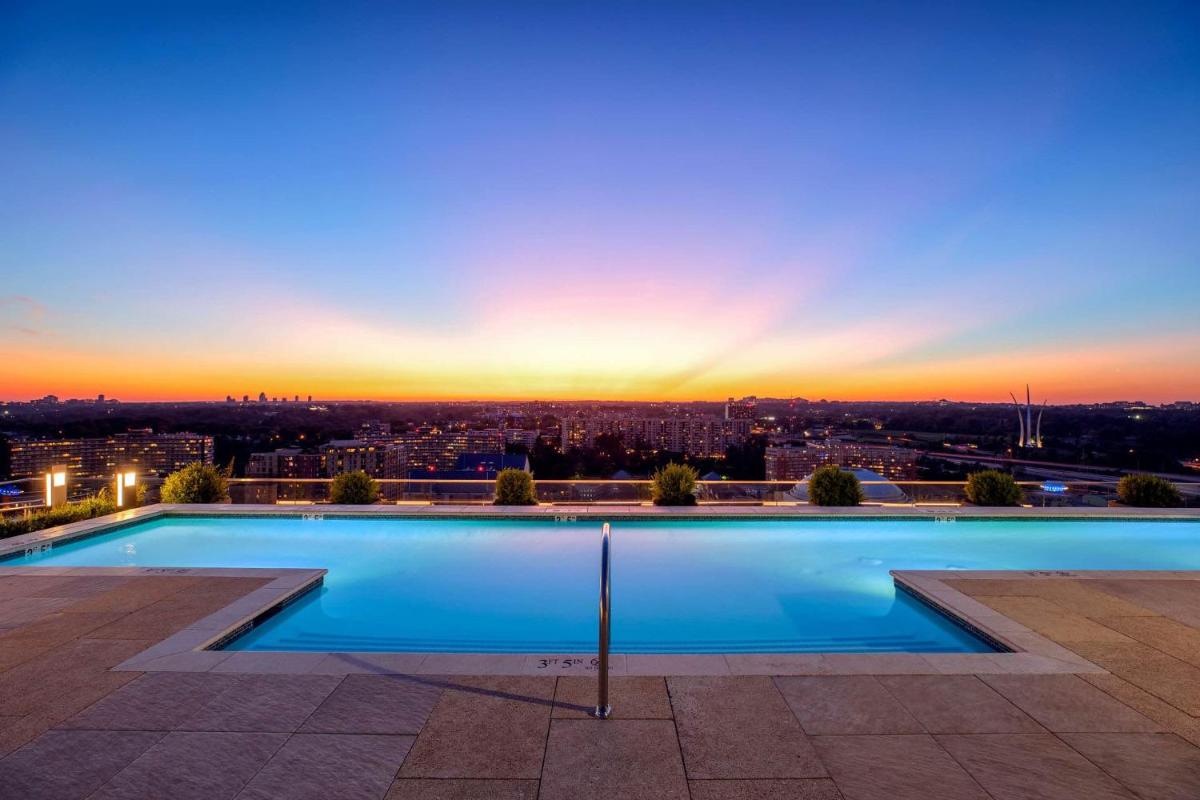 1 Bedroom Luxury Pentagon City Apartment - Housity