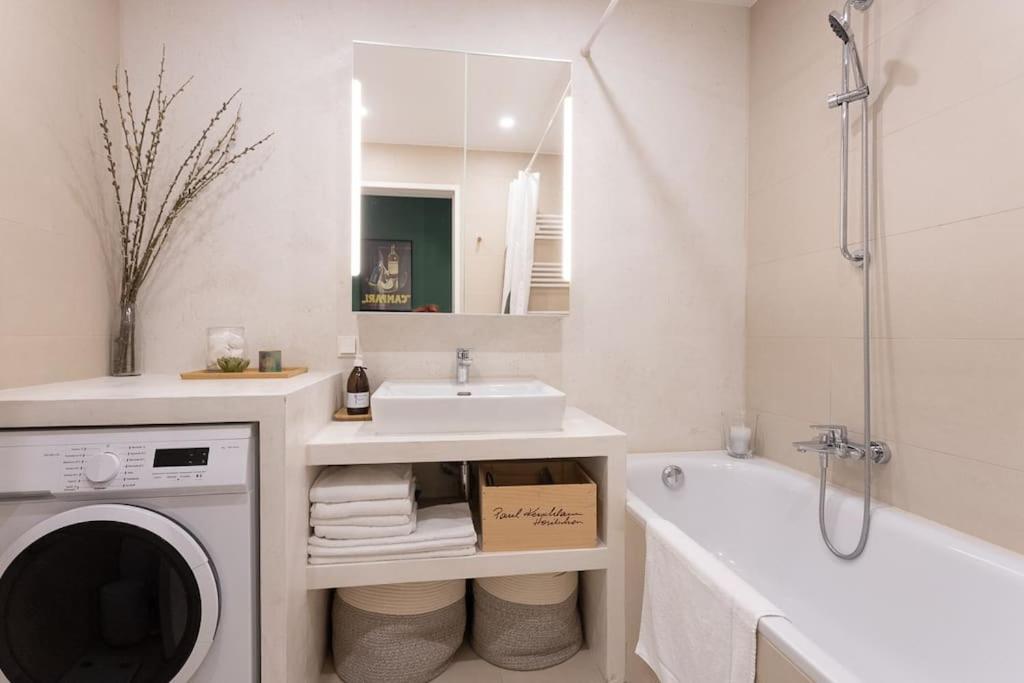 Suitetrails - Dream Apartment - central and quiet with AC and free parking garage