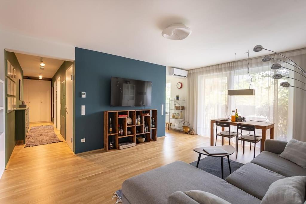 Suitetrails - Dream Apartment - central and quiet with AC and free parking garage