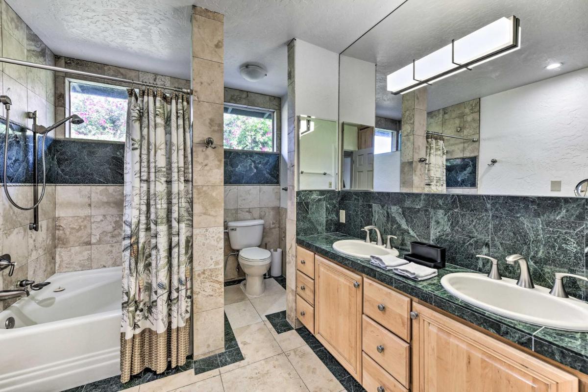 Luxe Palm Springs Home with Stunning Backyard! - Housity