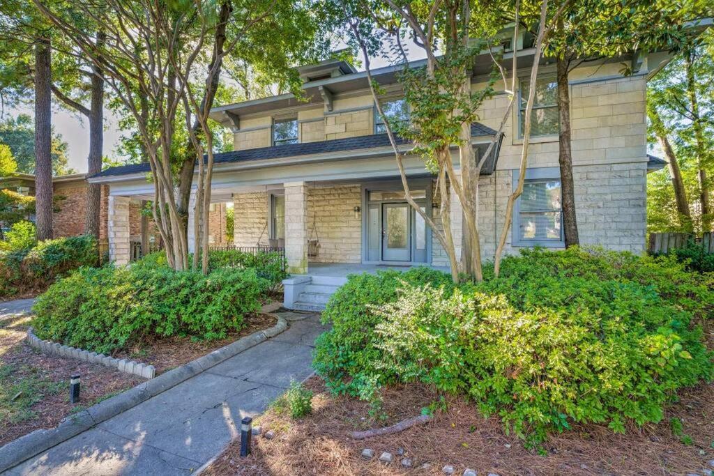 Huge Open Spaced- 3 bedroom Getaway! - Housity