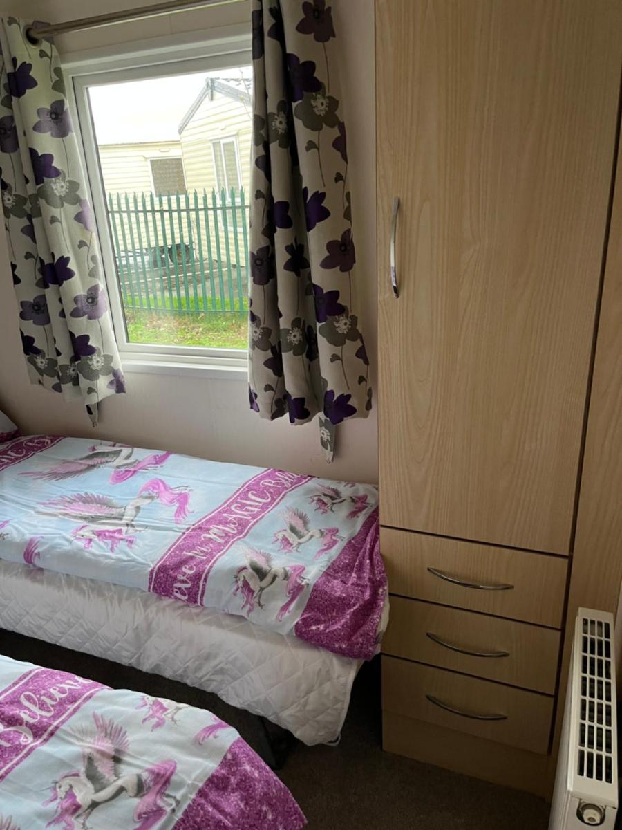 F 41 Hutleys Caravan Park - Housity