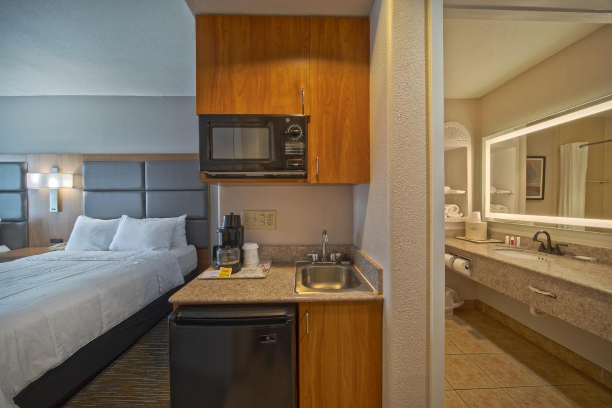 Wingate by Wyndham Houston Bush Intercontinental Airport - Housity