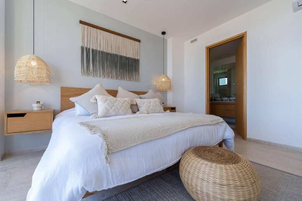 Private pool & spa with stunning ocean views Solaria E 101 - Housity
