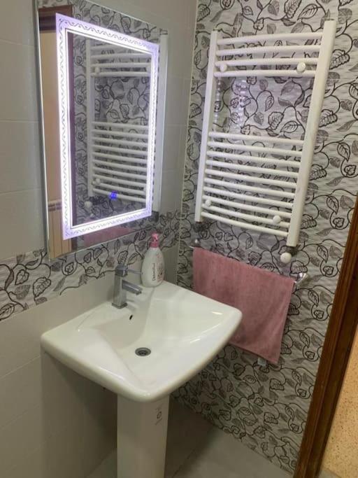 Suitetrails - Lovely flat with free parking on premises