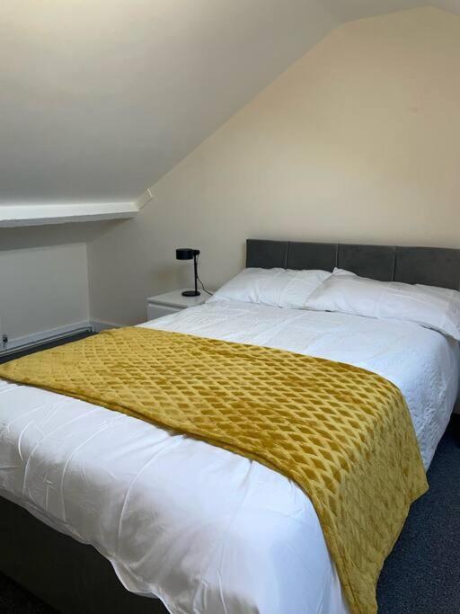 Modern 1 bed Apartment In The City Centre Of Derby - Housity