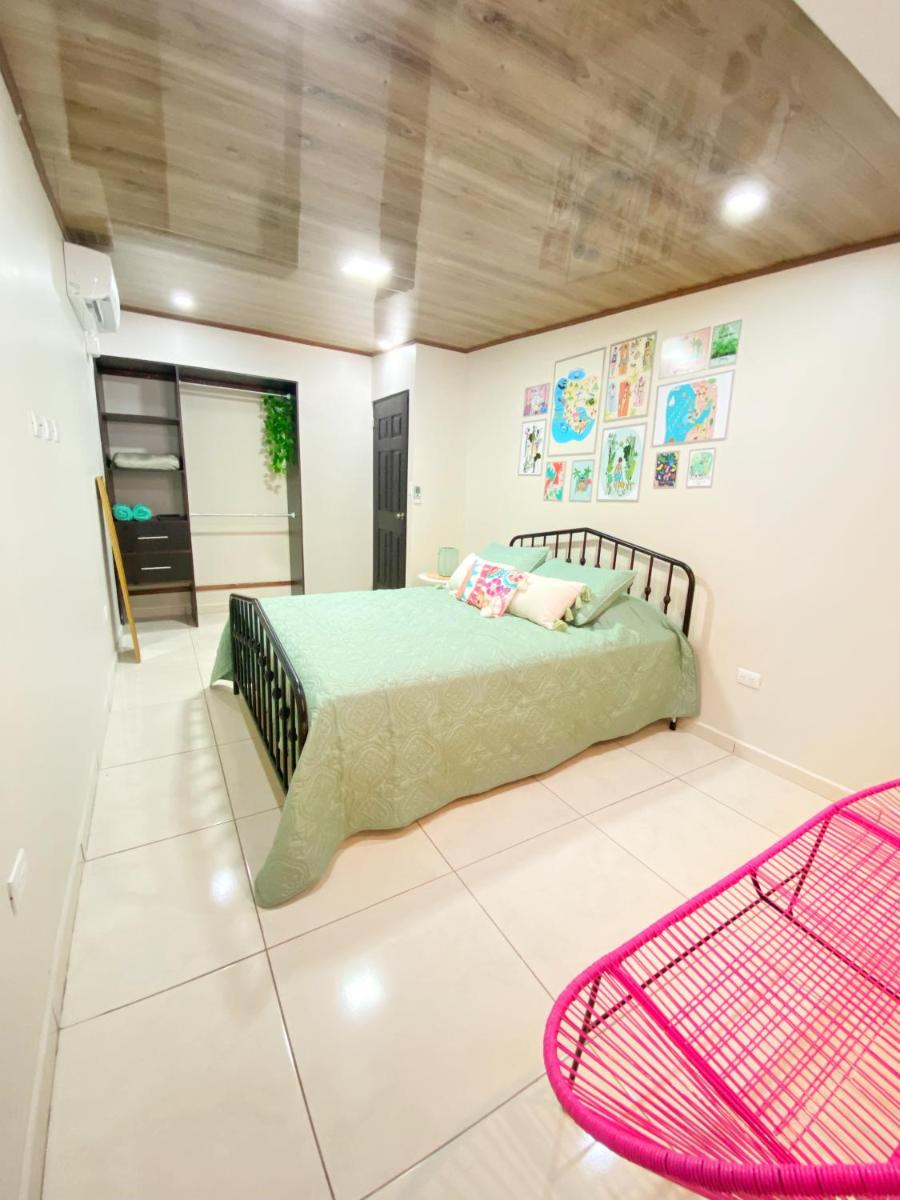 Adventure-Apartment #1-AC-5 min from airport-Alajuela - Housity