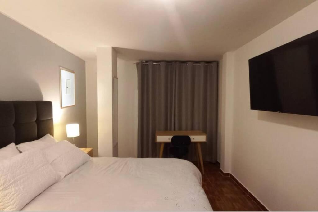 Suitetrails - Gorgeous Private Studio LIMA-Own Bathroom-Near Airport