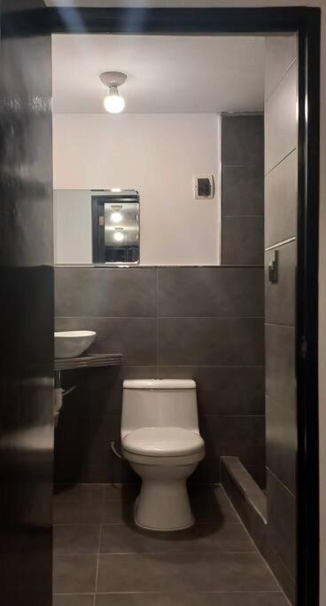 Suitetrails - Gorgeous Private Studio LIMA-Own Bathroom-Near Airport