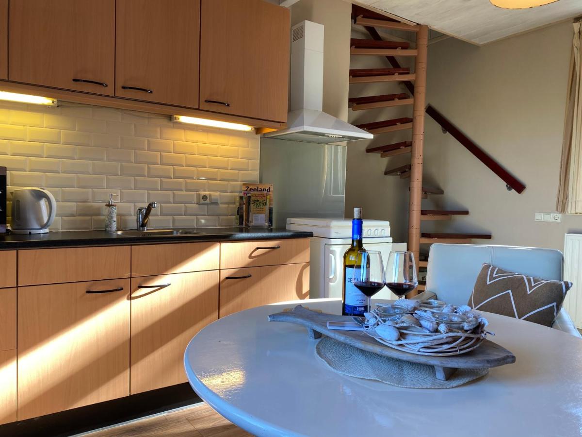 T Huuske tuinappartement met fantastisch uitzicht, nabij Zee - Housity