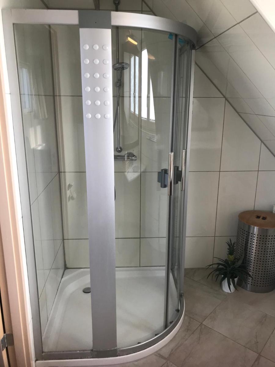 T Huuske tuinappartement met fantastisch uitzicht, nabij Zee - Housity