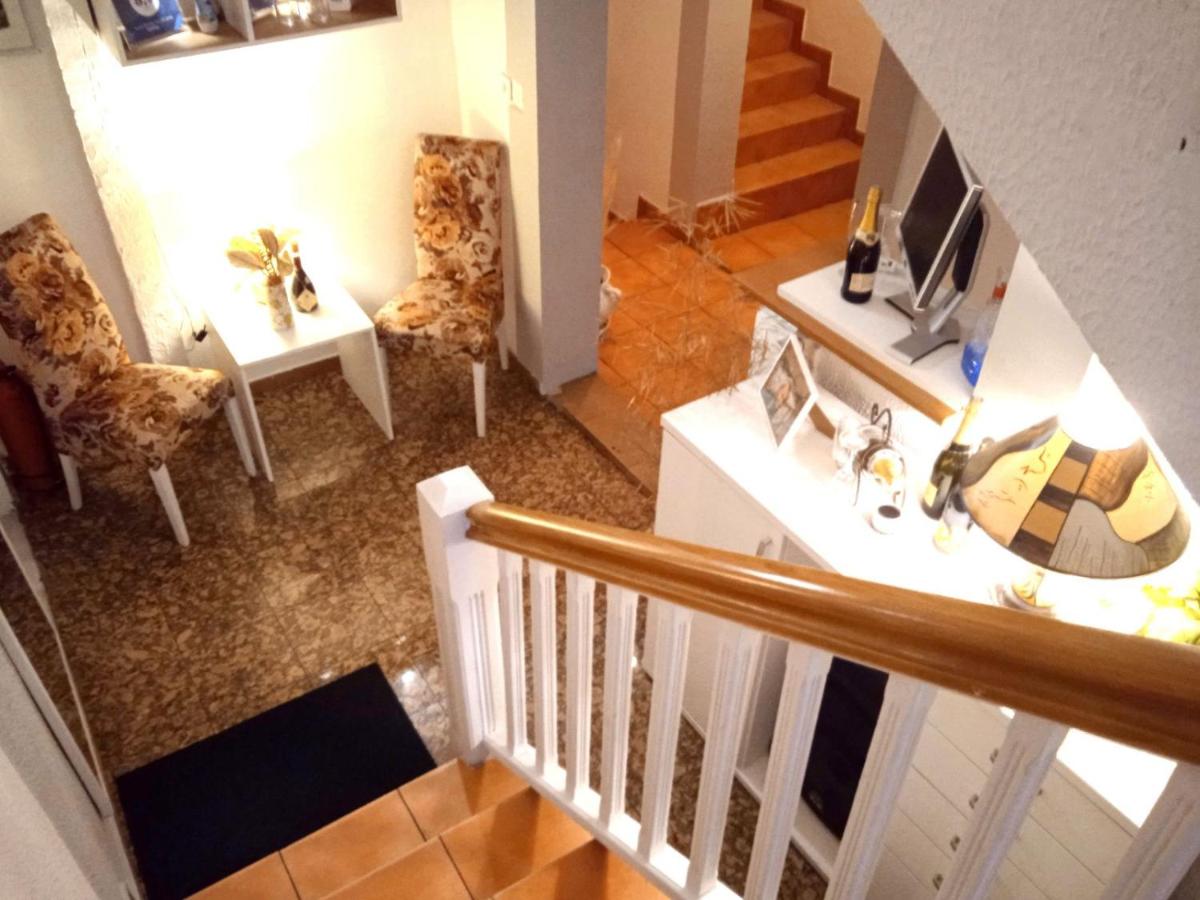 Villa Monera Apartments & Rooms & Free Garage - Housity