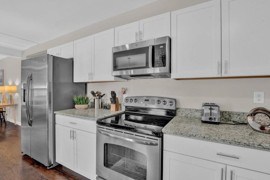 Freshly Renovated 3 bedroom 1 bath Cottage home! - Housity
