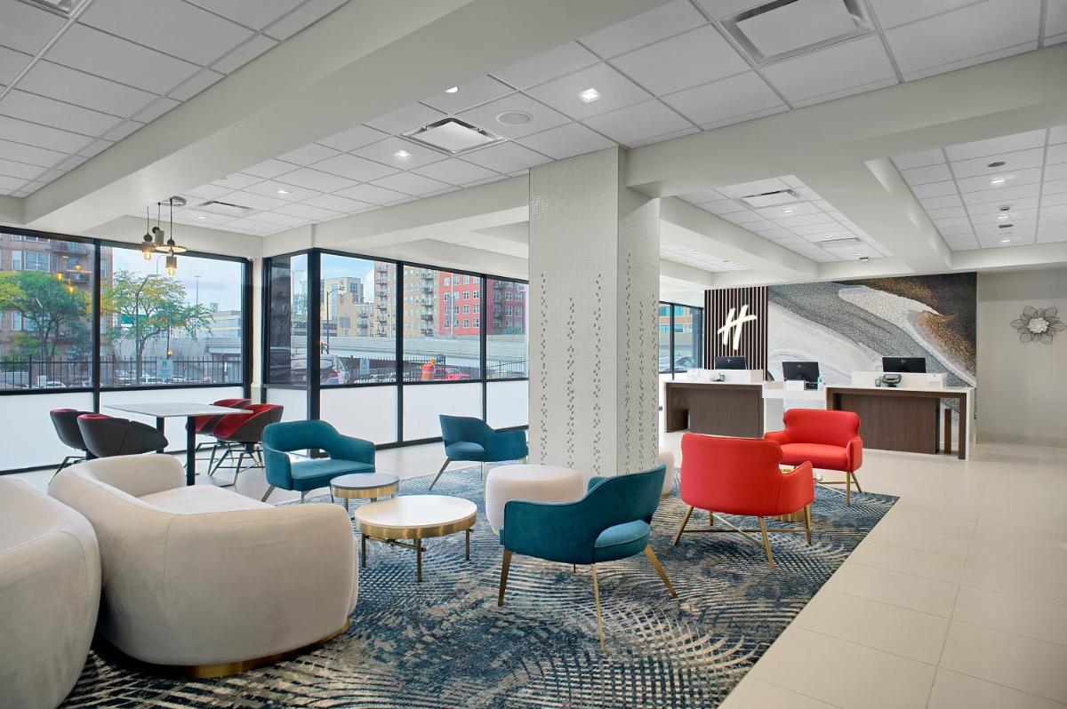 Holiday Inn Hotel & Suites Chicago - Downtown by IHG - Housity