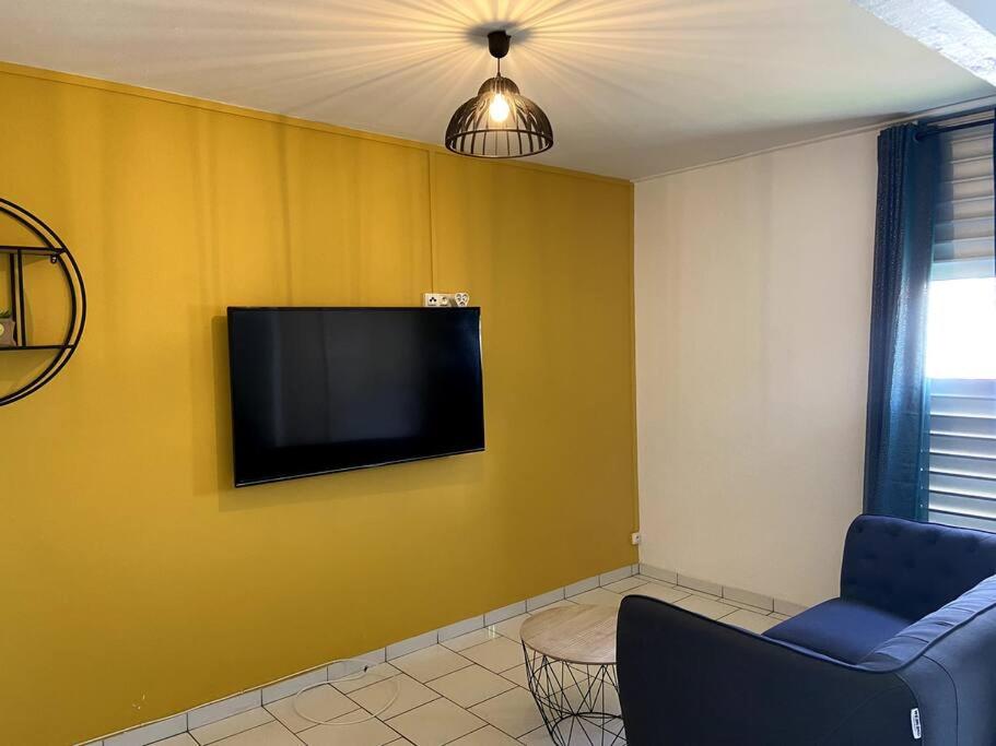 Appartement moderne, 2 chambres, proche aéroport • CHU • port - Housity