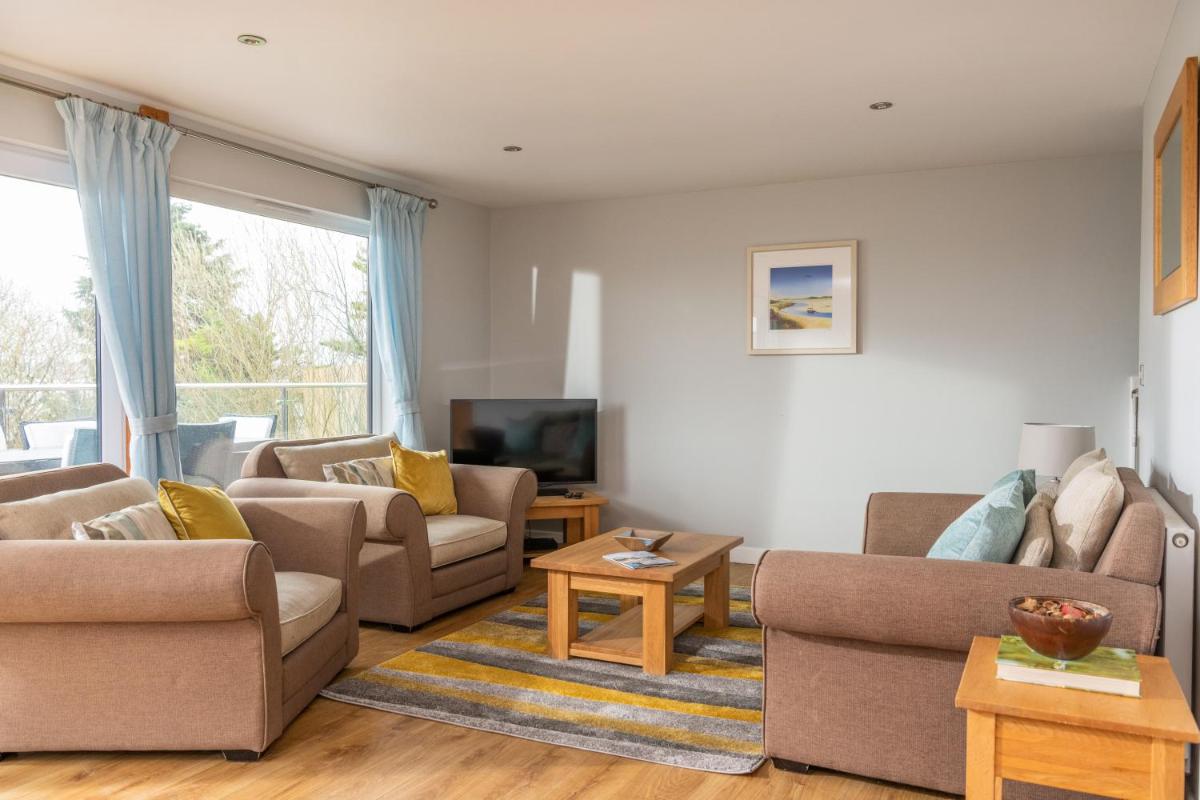Trevone House with Hot Tub on Retallack Resort - Housity