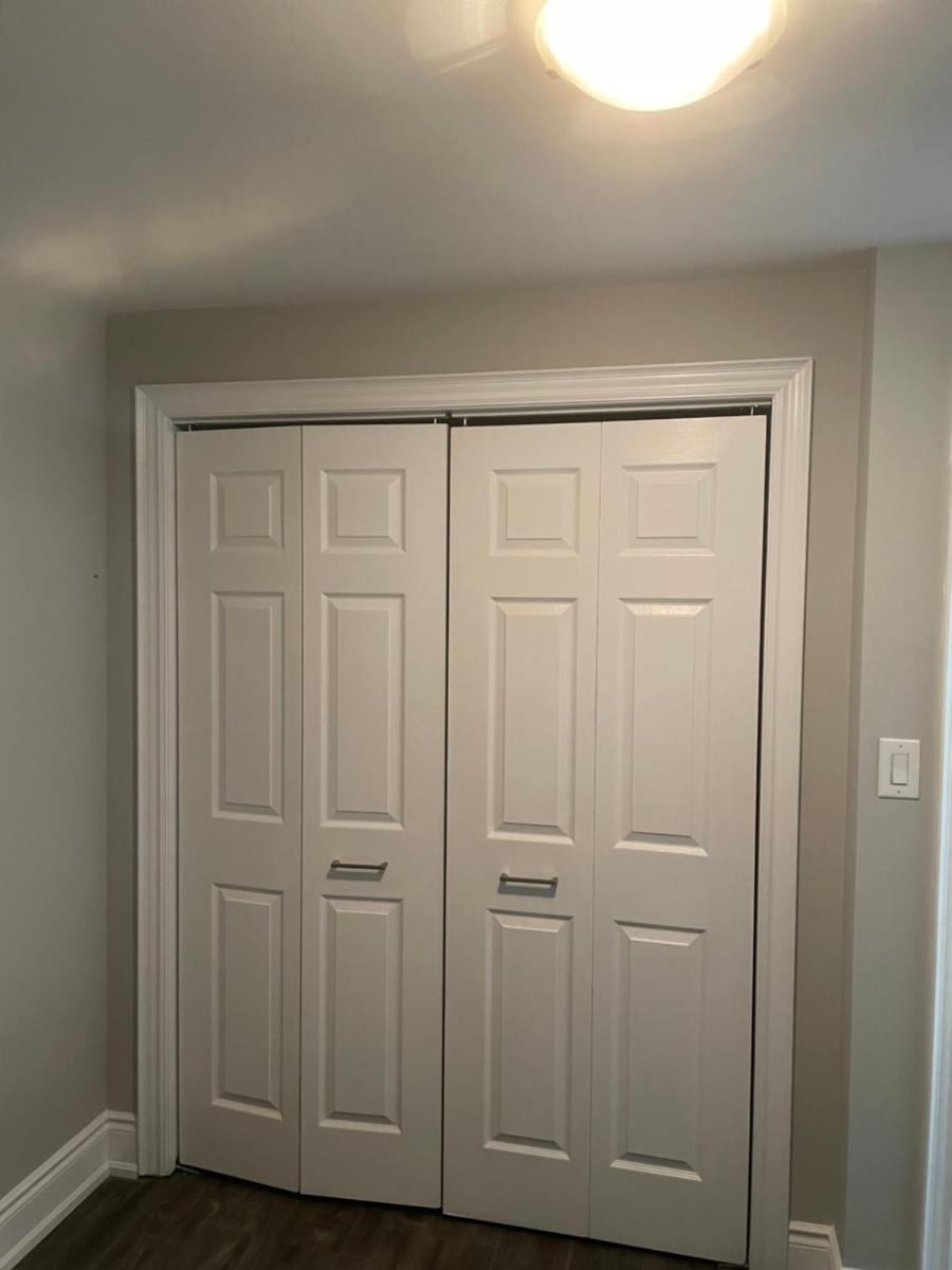 Stunning & cozy freshly renovated 2 bedroom basement unit - Housity