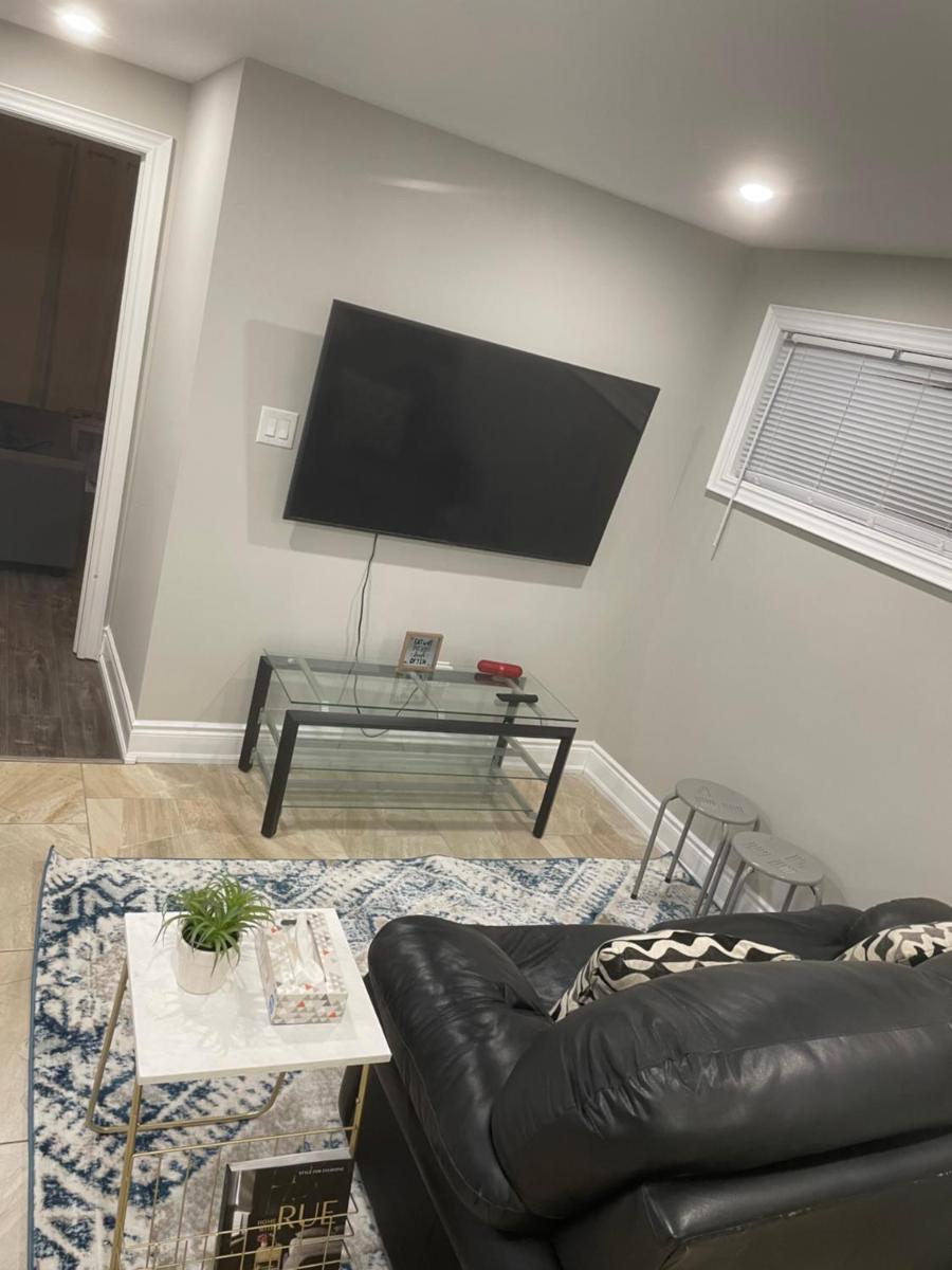 Stunning & cozy freshly renovated 2 bedroom basement unit - Housity
