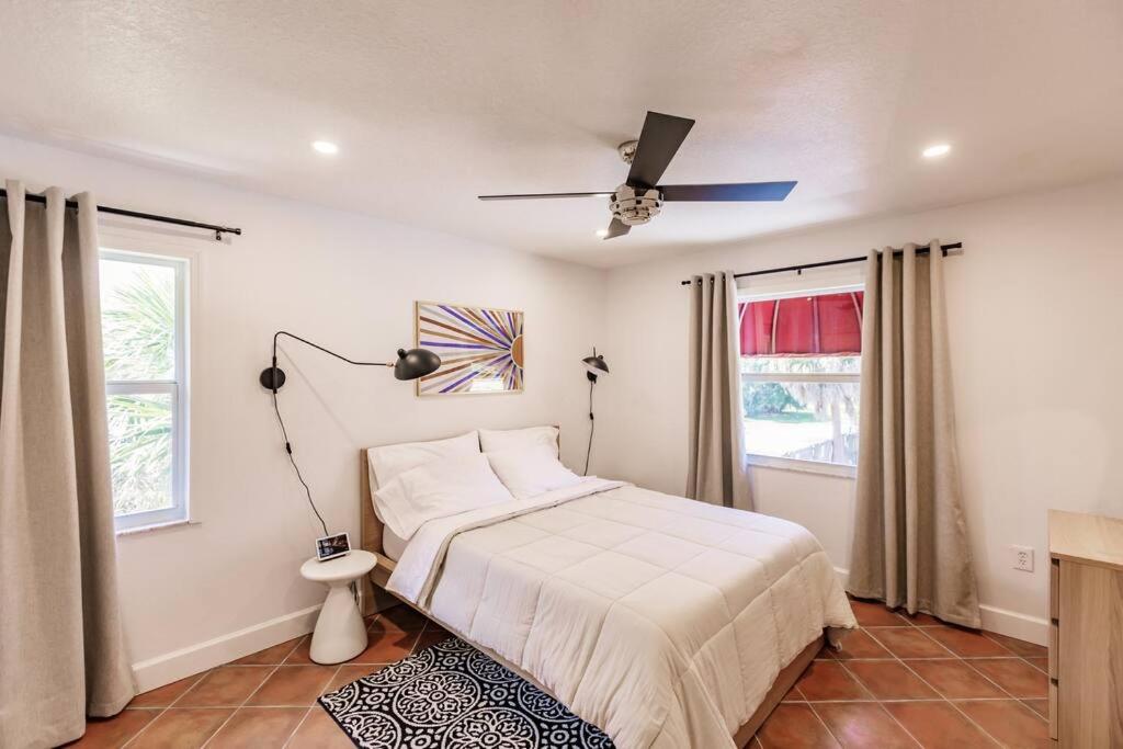 *Eclectic hidden Gem / Tiki Bar and Pool* - Housity