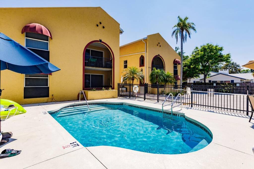 *Eclectic hidden Gem / Tiki Bar and Pool* - Housity