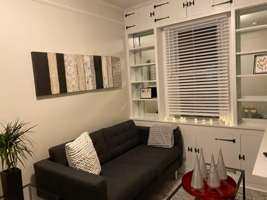 2 Bedroom Apartment in Stamford/Walk to Train Station to NYC - Housity