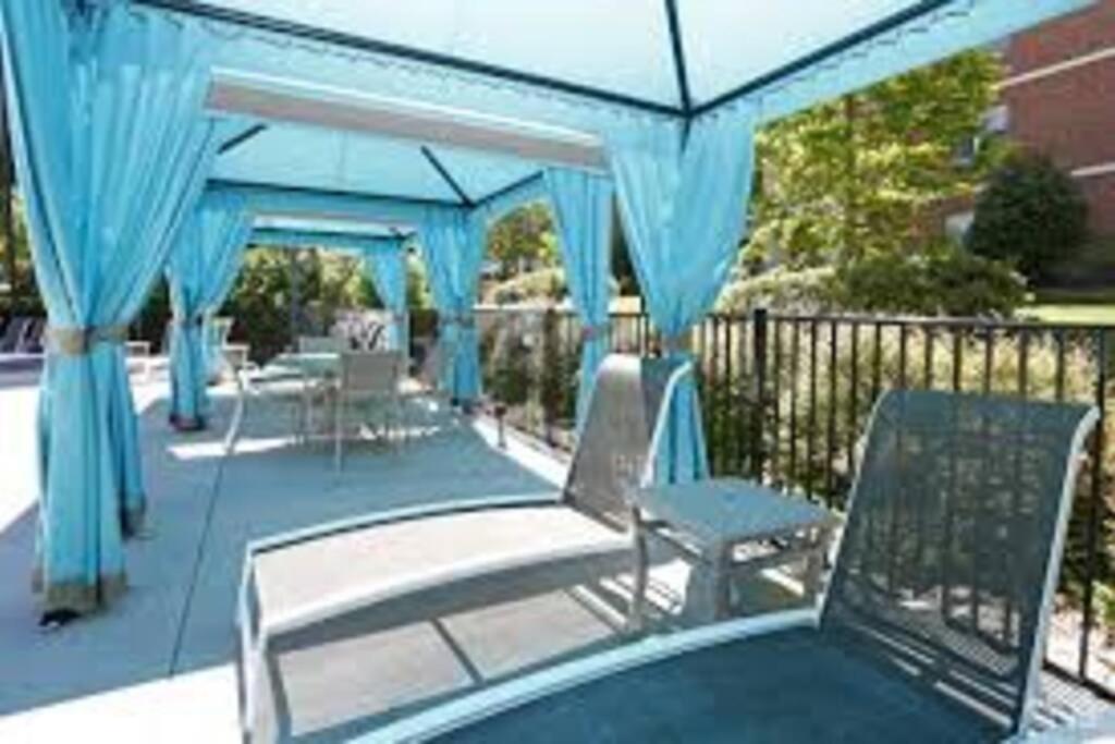 Spring Falls Suite - Housity