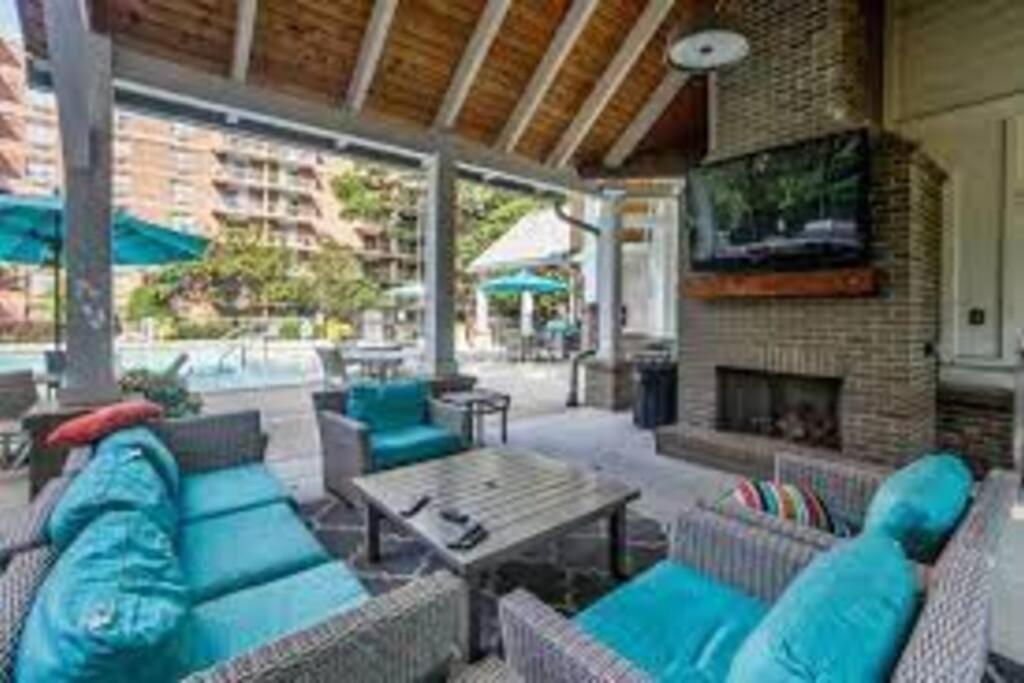 Spring Falls Suite - Housity