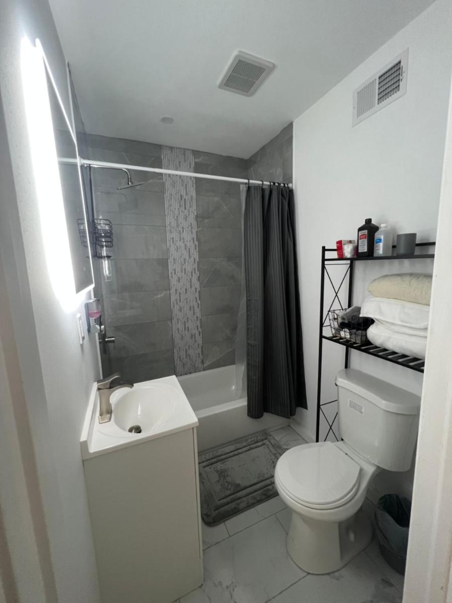 Conveniently located 10 minutes from Center City Philadelphia! Luxurious University City 1-2 bedroom apartments available now - Housity