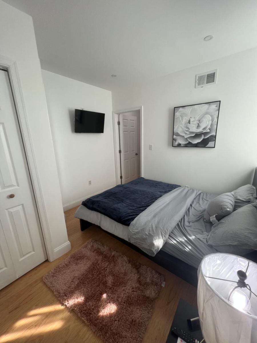 Conveniently located 10 minutes from Center City Philadelphia! Luxurious University City 1-2 bedroom apartments available now - Housity