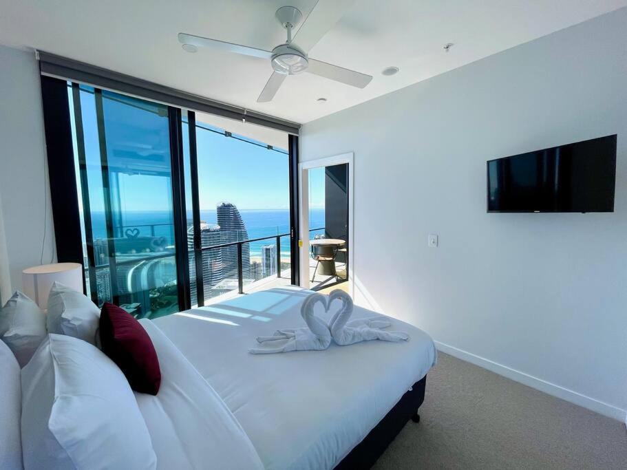 Broadbeach Luxury OceanView 2beds apartment 49F - Housity