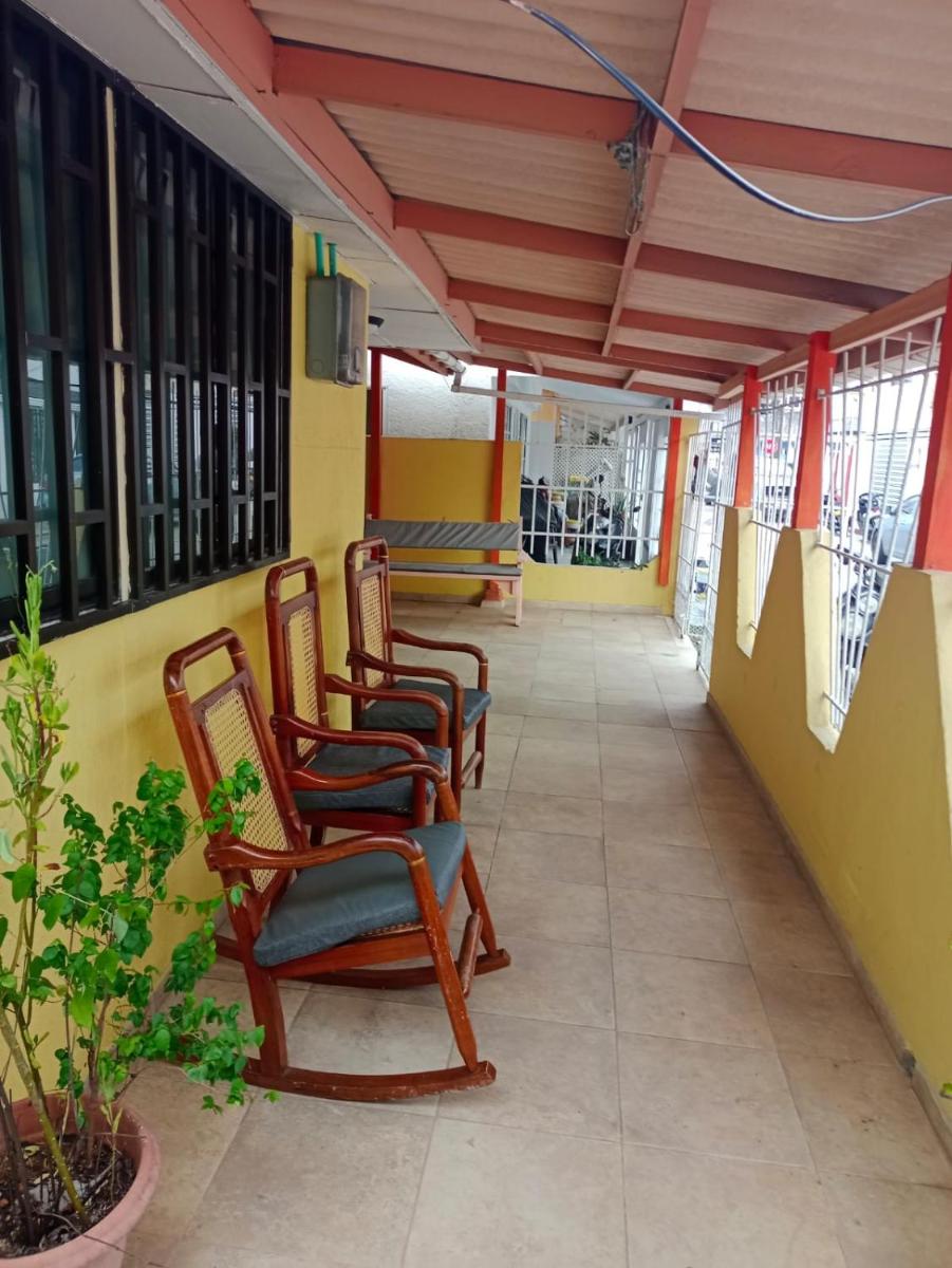 Keren tropical house - Housity
