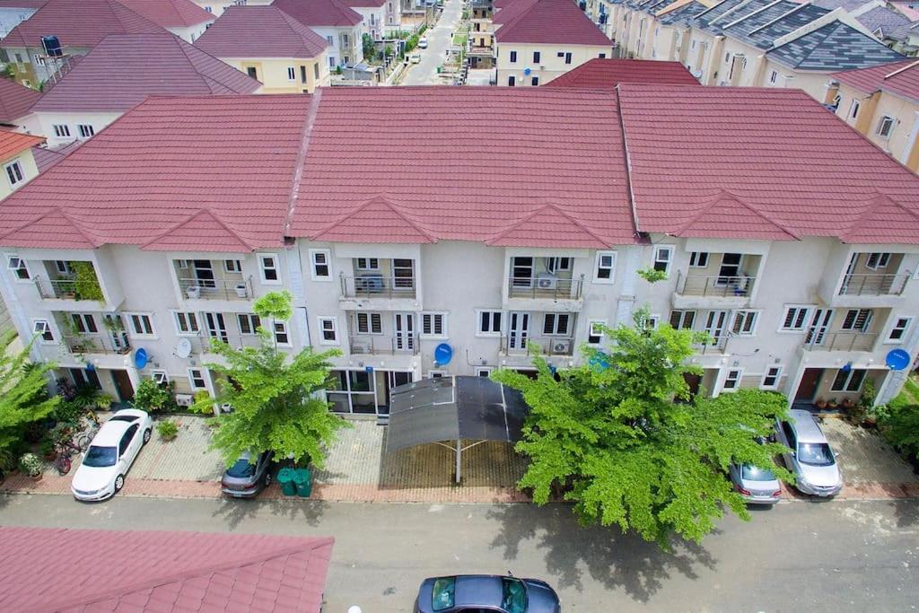 Cc & Cg Homes Luxury 4 Bedrooms Apartment - Housity