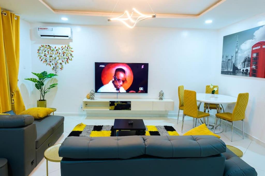 Furnished 4 Beds House-24Hrs Elect/WIFI/Security - Housity