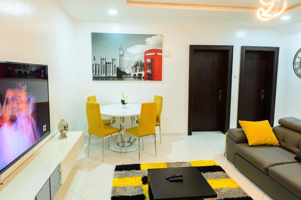 Furnished 4 Beds House-24Hrs Elect/WIFI/Security - Housity