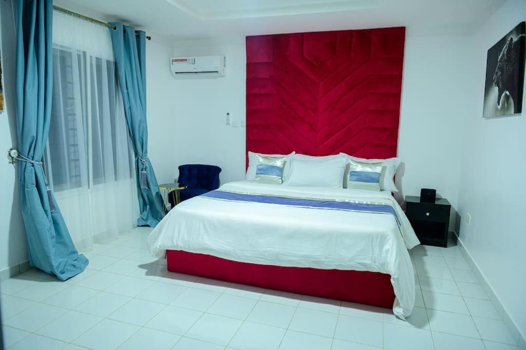 Furnished 4 Beds House-24Hrs Elect/WIFI/Security - Housity