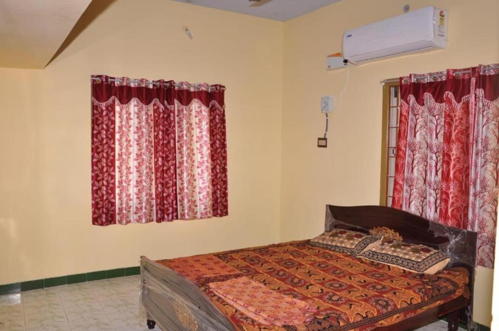 Srinivasa Service Apartment - Housity