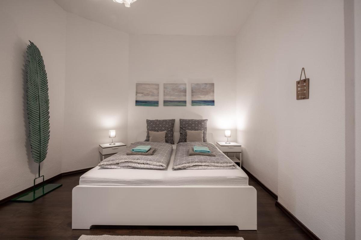 Große Altstadtwohnung im Zentrum, mit Balkon, TOP Lage, 4 Schlafplätzen - Housity