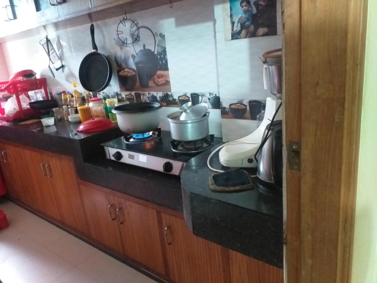 Private Room in Bashundhara near Airport - Housity