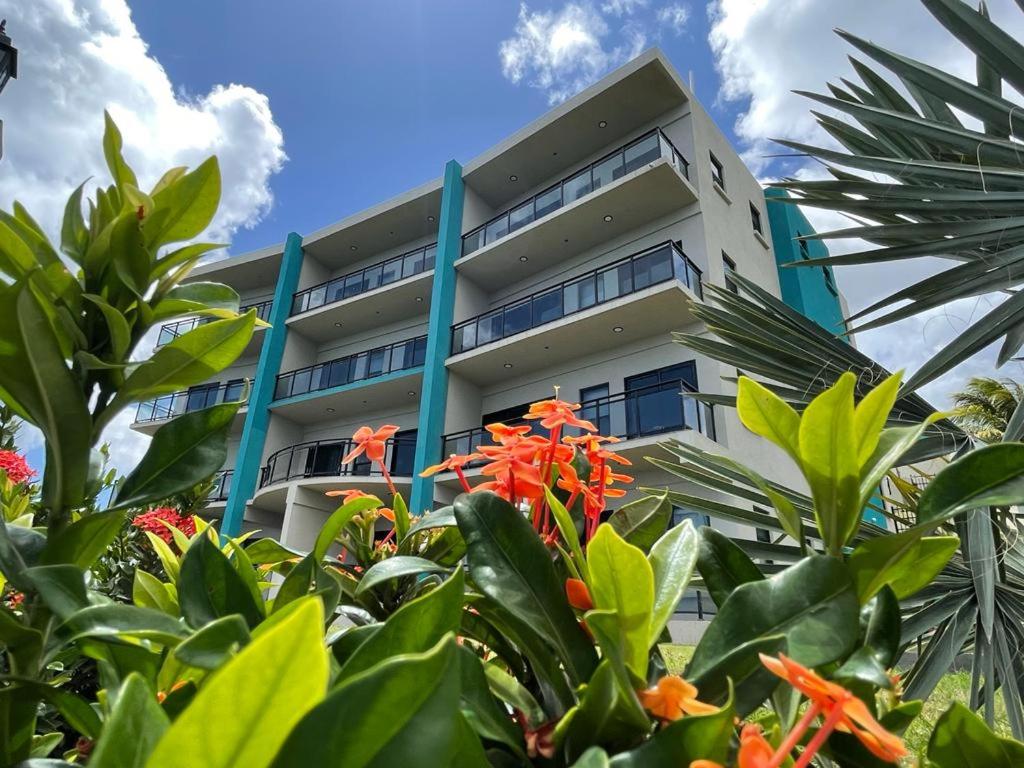 Hillsboro Condominiums - Housity