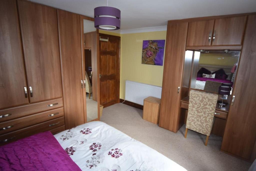 Ulverston Centre Superb 3 Double Bedroom Apartment - Hizvo