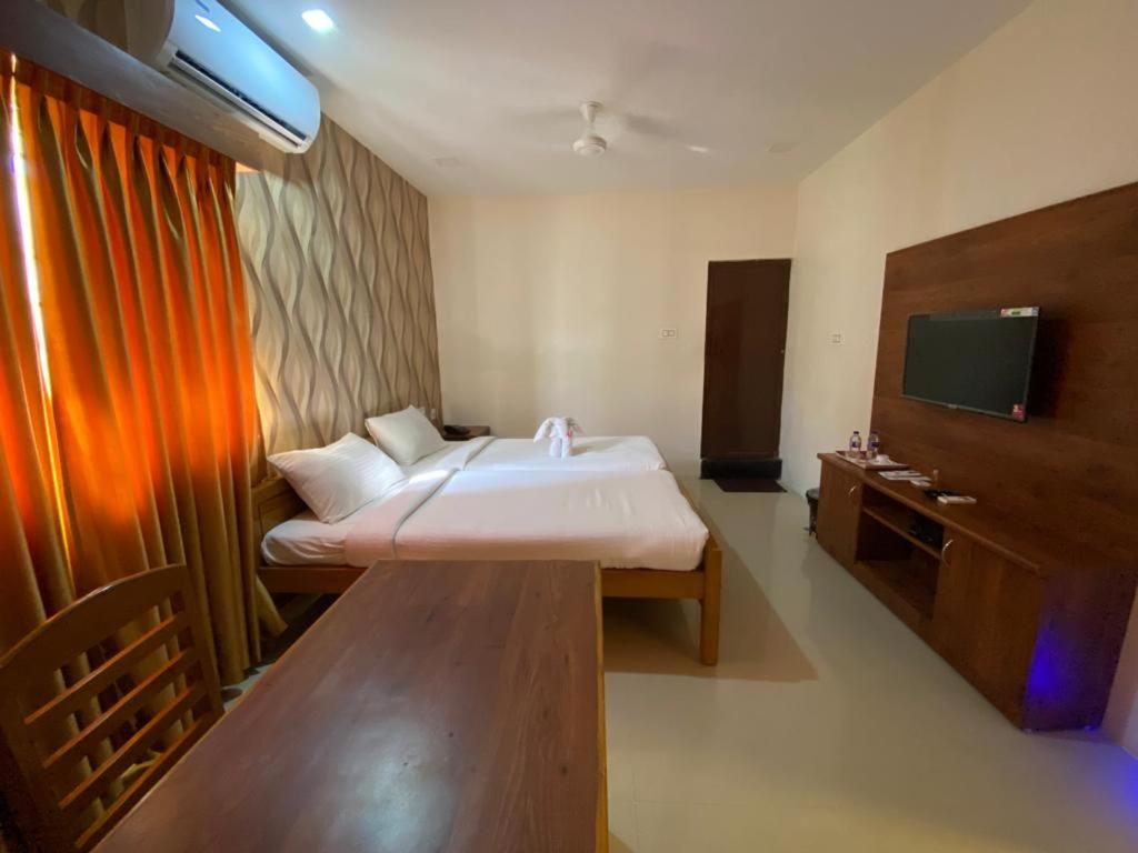 HOTEL BK SAN - Housity