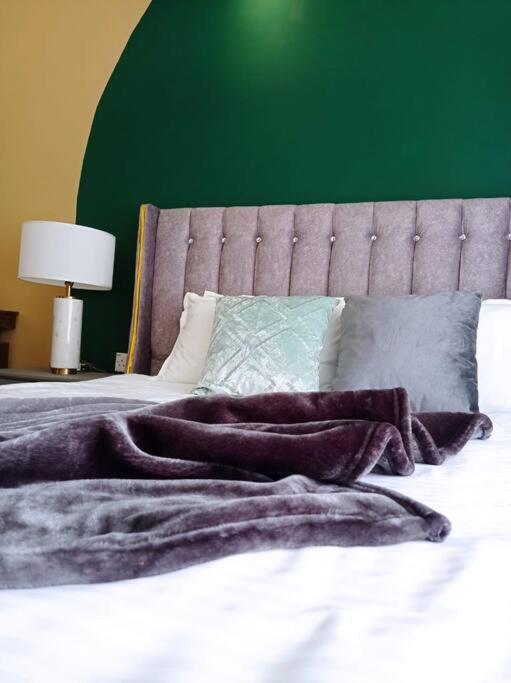 Cozyhome Unique Colourblock Homestay Kajang - Housity