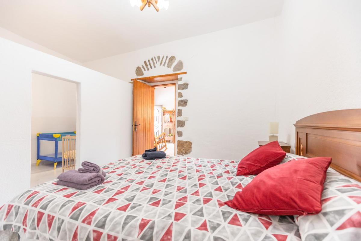 Epifanio Rural 3BR House - Views & Terrace - Housity