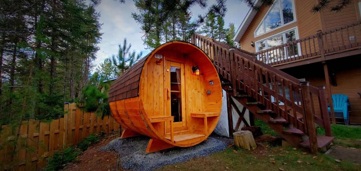 Amazing 3-bedroom entire Chalet-Sauna+lakeview+Spa+BBQ(Best place to relax) - Housity