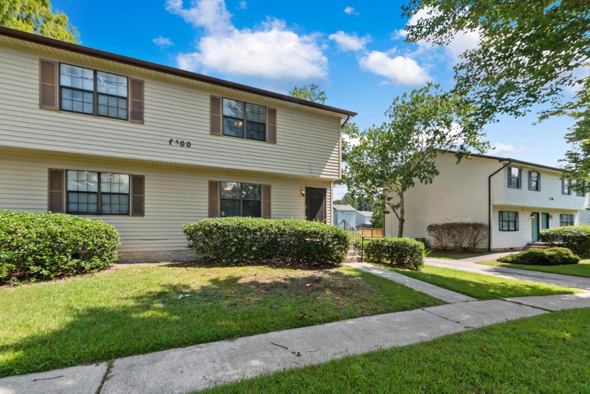 2 Bedroom Townhome in Union City near Hartsfield-Jackson Airport - Housity