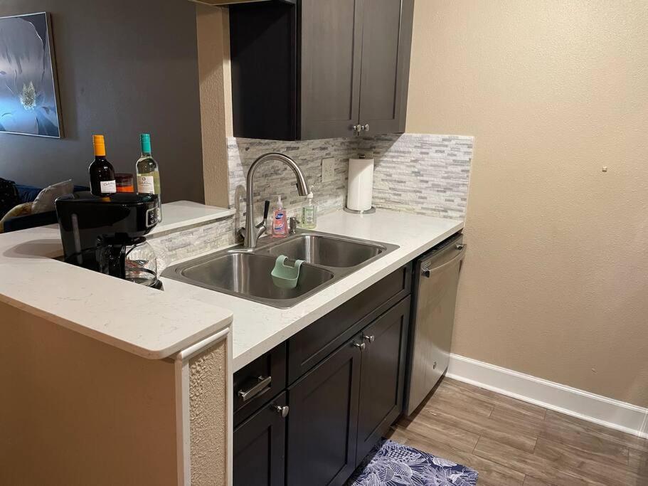 Chic Townhouse for the Summer! - Housity